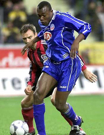 足球运动不 足球运动不